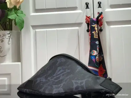 Official oldcobbler BUMBAG VUITTON DISCOVERY LOUIS 0705